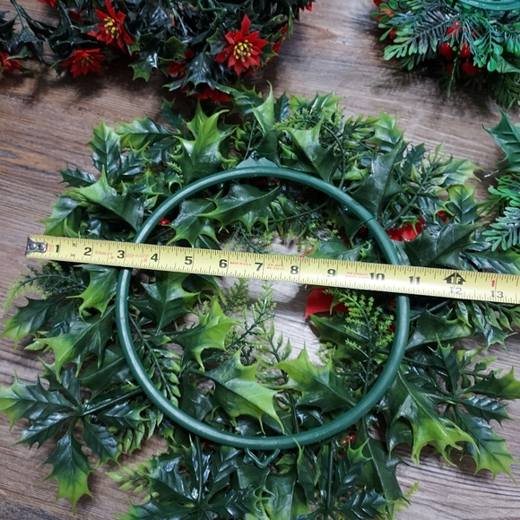 Lot of 5 Vintage MCM Plastic Christmas Wreath Rings and Poinsettia Flowers - Picture 6 of 8